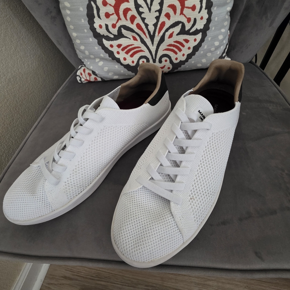 Mens skechers mark nason size 10, no tie tennis shoes.